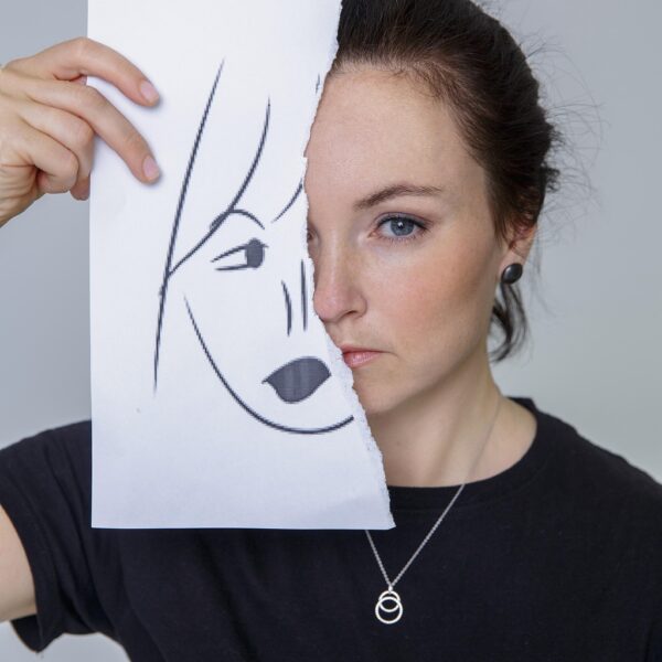 olkina79-woman-5909535_1280